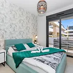 Lovely First Floor Apartment, Heating Pool !