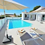 Adora - Modern Villa With Large Private Pool In Moraira