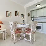 At356 Zafiro 22B