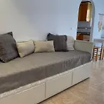 Studio Apartment Close To Shops And Restaurants