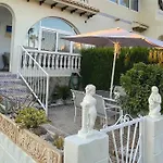 Palm Paradise Retreat: 2Bedroom Apt With Pool View