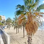 A 100 Metros De La Playa. Parking Gratuito Privado