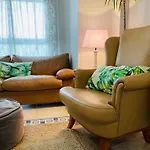 Stylish & Cosy! 200M To The Beach!