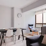 2 Bed Apartment Near The Beach With Pool