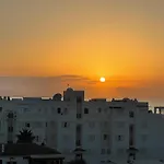 Seaview 4 Star Beach Apartment