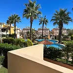 Punta Marina 1135, Luxury 2 Bed, 2 Bath Appt Wifi,Air Con,Overlooking Pool