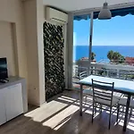 Vistas Al Mar. Junto A La Playa. Garaje Y Piscina.