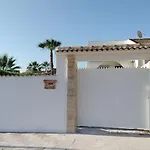 Acogedora Casa Con Piscina