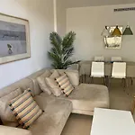 ¡Precioso Apartamento En 1 Linea Con Piscina!