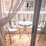 Bright And Sunny Apartment