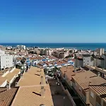 Magnificent 3 Bedroom House Close To The Beach With Community Swimming Pool