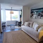 Stylish Seaview Apartment