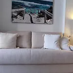 Stylish Seaview Apartment