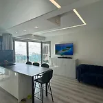 Apartamento Reformado Con Terraza Privada