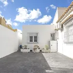 Modern Detached 4 Bed 3 Bath Villa With Private Pool Close To All Amenities