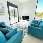 Modern 4 Bed Villa With Pool Lc4