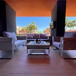 Modern 2 Bed Apartment With Com Pool Vm31