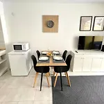 Cosy Apartment Near The Sea
