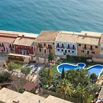Occidental Pueblo Acantilado