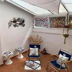 Casa Con Terraza En Barrio Marinero
