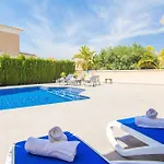 Villa Esplendida By Abahana Villas