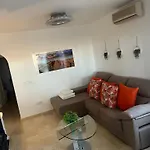 Stunning 3 Bedroom Large House In Great Location