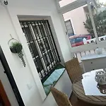 Stunning 3 Bedroom Large House In Great Location