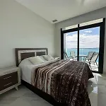 Sunset Drive Apartment Jacuzzi