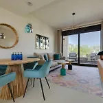 Premium Apartment With A Salt Lake View