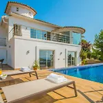 Villa La Casa Blanca By Abahana Villas