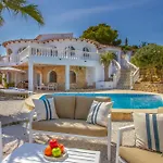 Villa La Suerte By Abahana Villas
