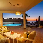 Villa La Suerte By Abahana Villas