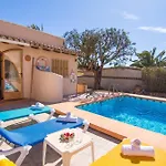 Villa Luna Feliz By Abahana Villas