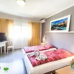Villa Delfin, 3 Tolle Apartements Fuer Je 4 Bis 6 Personen - In L Alfas Del Pi