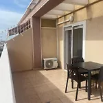 Уютные Апартаменты С Боковым Видом На Море