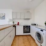 Cb Living - 2 Bedroom Bungalow Near Zenia Beach