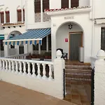 Villa Magerit, Entire Home 5 Minutes Easy Walk To Sandy Beach