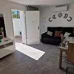 House Totally Refurbished In 2024, Terrace In Front Of The Sea, 1 Min Walk To The Beach, Aircon, Wifi