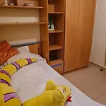 Apartment 5 Mins From The Beach With Pool