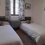 Casa Del Castillo Con Piscina