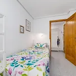 Modern And Central 2Bd Apt With Terrace & Wifi