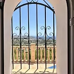 Casa Jirafa- Three Bedroom Villa With Private Pool