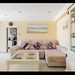 Villa Eva Asiana Guesthouse With Shared Pool