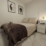 Casa Black & White