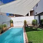 Casa Del Castillo Con Piscina