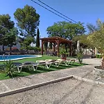 Casa Con Piscina Y Gran Arboleda.