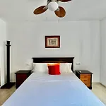 Spacious Apartment Near Plaza America