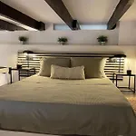 Stylish City-Center Apt 2 Bdrms