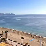 Apartamento Amplio Con 2 Dormitorios Y Vistas Al Mar