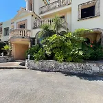 Marina Lodge